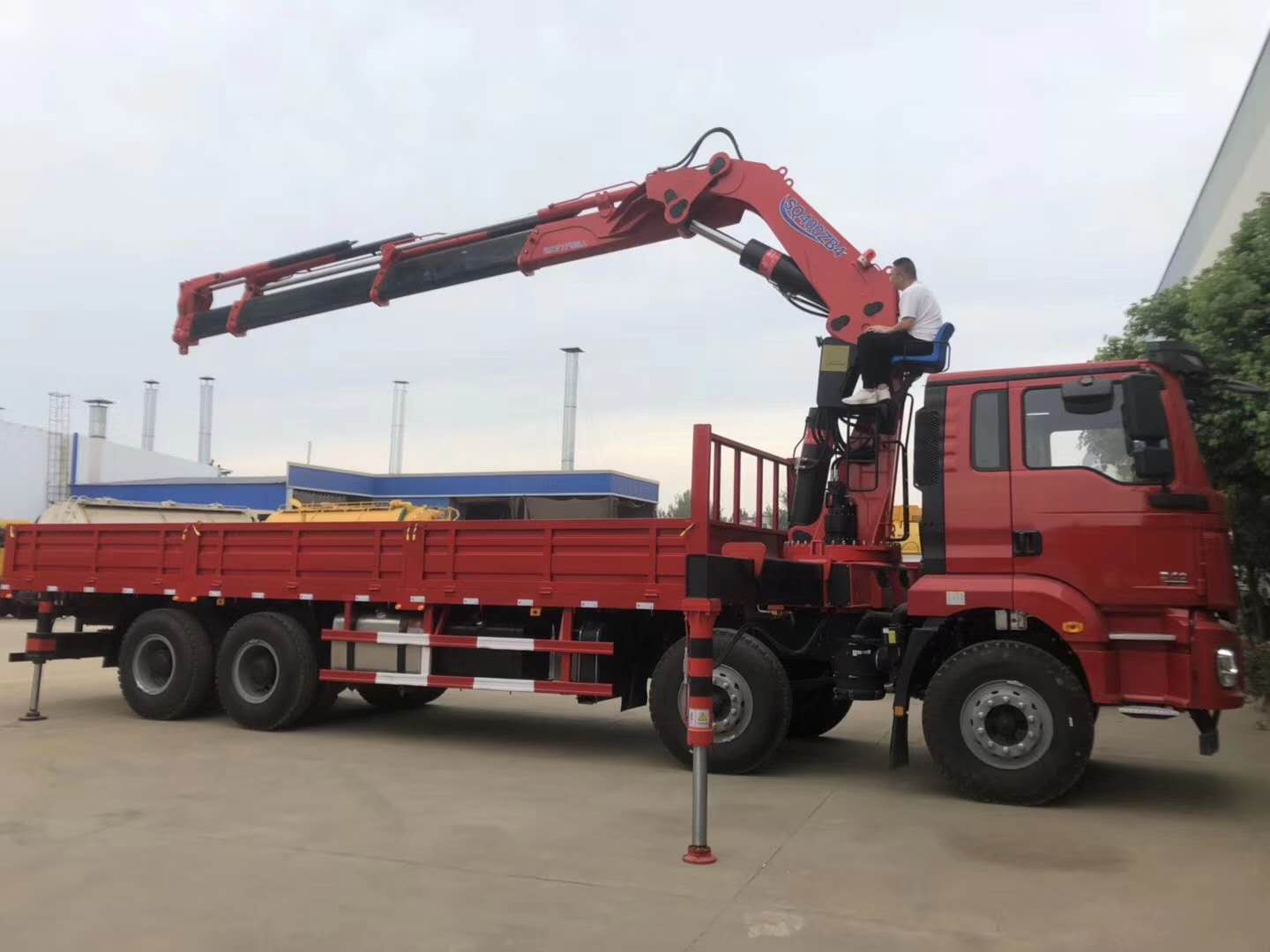 連云港地區(qū)20噸前四后八隨車吊市場價格分析與參考