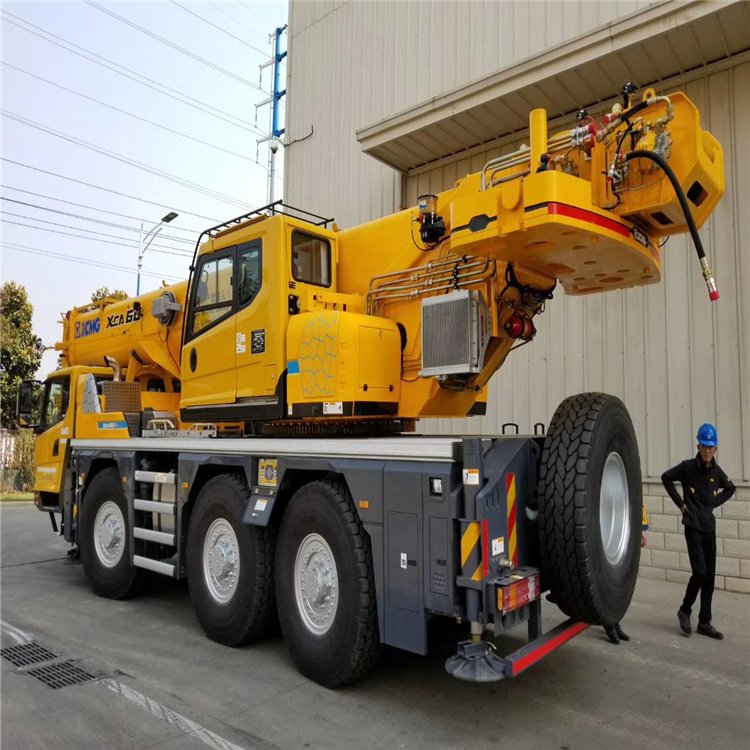 定安縣25噸隨車吊租賃助力大型吊裝與高空作業(yè)，高效裝卸大罐無(wú)憂
